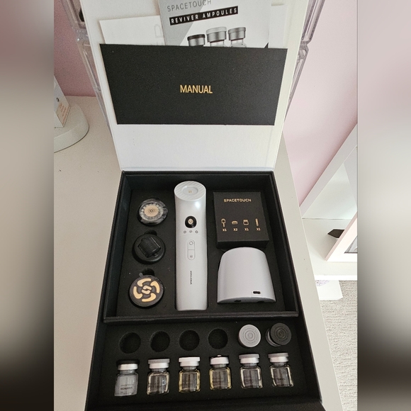 Spacetouch Reviver IR +Red Blue Light/EMS/Microneedling Anti-aging  Device - Picture 2 of 2